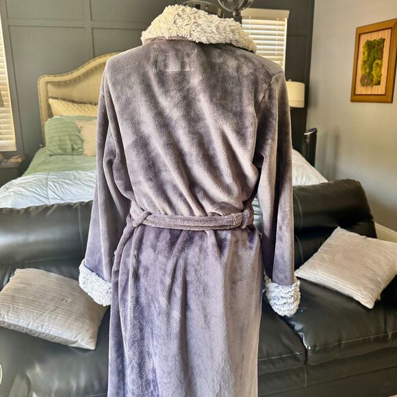 Carole Hochman “Always a Good Night” Plush Robe in size Medium. - Picture 3 of 8
